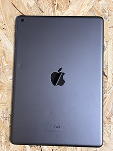 iPad 7-го поколения 32 ГБ (2 фото из 3)