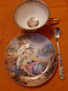 Чашка с блюдцем (2 фото из 7)