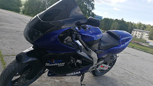 Ямаха YZF 1000 R Тандерейс (3 фото из 10)