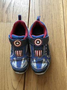 Vilkuvad Captain America nahast tossud 32.5 (1 foto / 3)