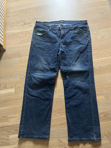 Teksad Kingsmen, suurus 46