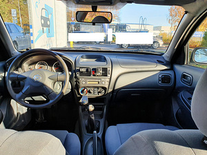 Nissan Almera N16 (13 foto / 15)