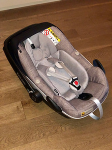 Maxi-Cosi Pebble Pro i-Size turvahäll (2 foto / 3)