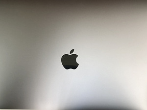 MacBook Air M1 2020 (1 foto / 4)