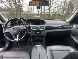 Mercedes Benz E200 (6 фото из 8)