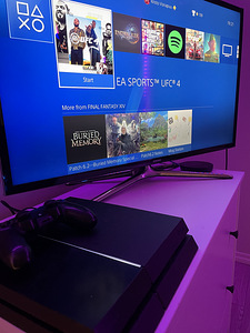 Продать PS4/Playstation 4 с играми (1 фото из 2)