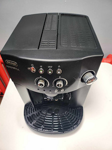 Delonghi ESAM 4000 espressomasin (2 foto / 4)