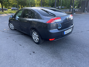 Renault Laguna (6 фото из 12)