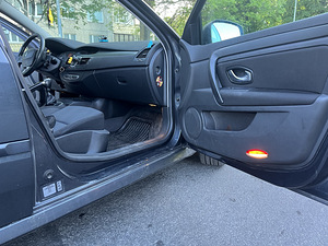 Renault Laguna (11 фото из 12)