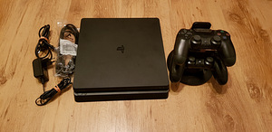 PlayStation 4 Slim + 2 Pulti (1 foto / 1)