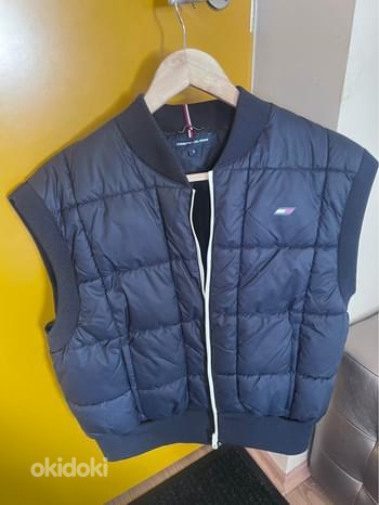 Uus Tommy Hilfigeri vest, S suurus