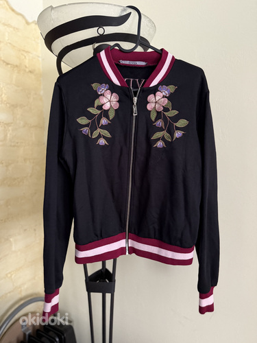 Guess bomber , S