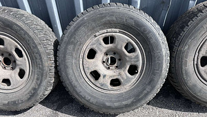 Шины 265/70R16 на дисках Navara Pathfinder Nissan (2 фото из 7)