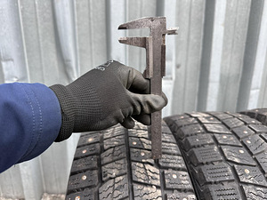 205/65R16 Continental VanContact ICE 4tk naastrhvid (2 foto / 7)
