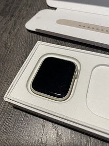 Apple Watch SE (2nd Gen) 44mm Star Alu GPS (2 foto / 4)