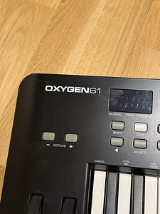 M-audio OXYGEN61 (2 фото из 2)