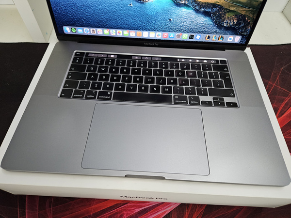 MacBook Pro 16” intel I7 32GB 2019