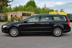 VOLVO V70 MOMENTUM 2012 (10 фото из 15)