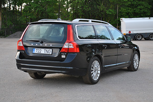 VOLVO V70 MOMENTUM 2012 (4 фото из 15)