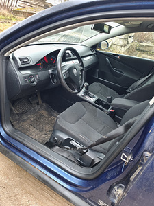 Volkswagen Passat B6 на запчасти (8 фото из 9)