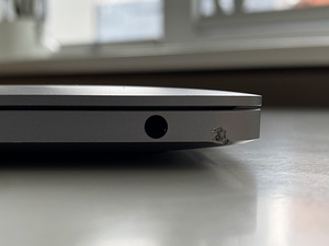 MacBook Pro 13 2019 | i5 8GB 256GB Space Gray Touch Bar (4 foto / 6)