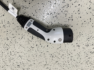 Originaal Mercedes-Benz Plug In EV Charger Type 2-Schuko (2 foto / 4)
