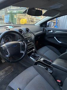 Ford Mondeo Titanium (8 фото из 8)