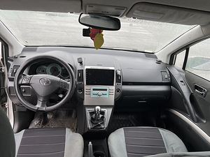 Toyota Corolla verso 2005 (5 foto / 9)