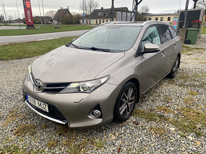 Toyota Auris Touring Sports (2 foto / 5)