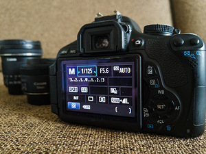 Canon EOS 600D (2 foto / 3)