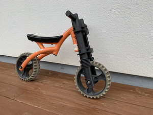 Детский беговел YBIKE (3 фото из 3)