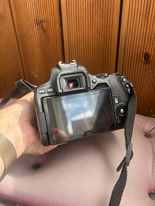 Canon EOS 250D (1 фото из 6)