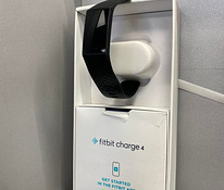 Смарт часы FitBit Charge 4