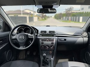 Mazda 3 2007 (7 foto / 7)