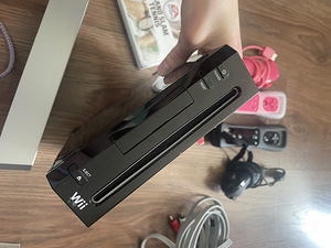Продается игровая консоль Nintendo Wii в полном комплекте (6 фото из 6)
