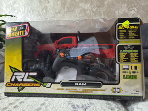 Радиоуправляемый New Bright RAM 1500 USB 2.4GHZ машина игра (4 фото из 5)
