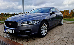 Jaguar XE 2017 (5 foto / 8)