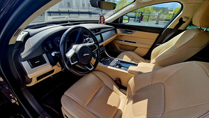 Jaguar XF 2018 (5 foto / 8)