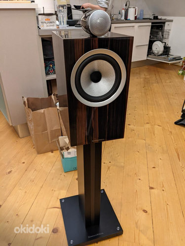 Bowers & Wilkins 705 Signature koos statiividega