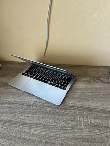 MacBook Air 2019 13 inch (3 foto / 7)