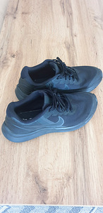 Кроссовки Nike (3 фото из 4)