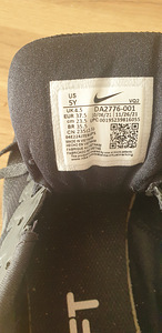Кроссовки Nike (4 фото из 4)