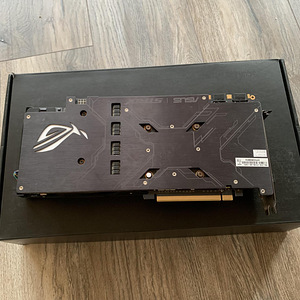 Asus ROG Strix GTX 1080 (2 foto / 5)