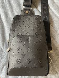 Сумки Louis Vuitton (2 фото из 10)