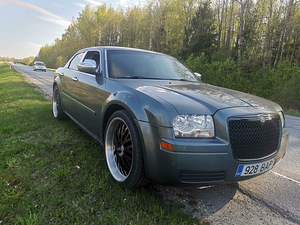 Chrysler 300C (1 foto / 12)
