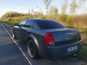 Chrysler 300C (2 foto / 12)