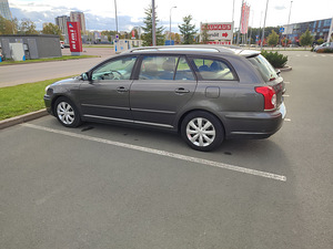 Toyota Avensis (6 foto / 11)