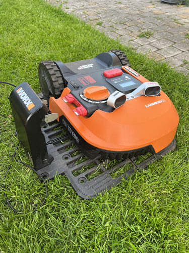 Робот-газонокосилка Worx Landroid WR142E