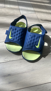 Сандалии nike (1 фото из 2)