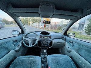 Toyota Yaris verso (7 foto / 9)